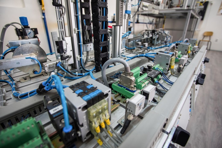 Oscilloscopes and precision measurement instruments for industrial and laboratory testing